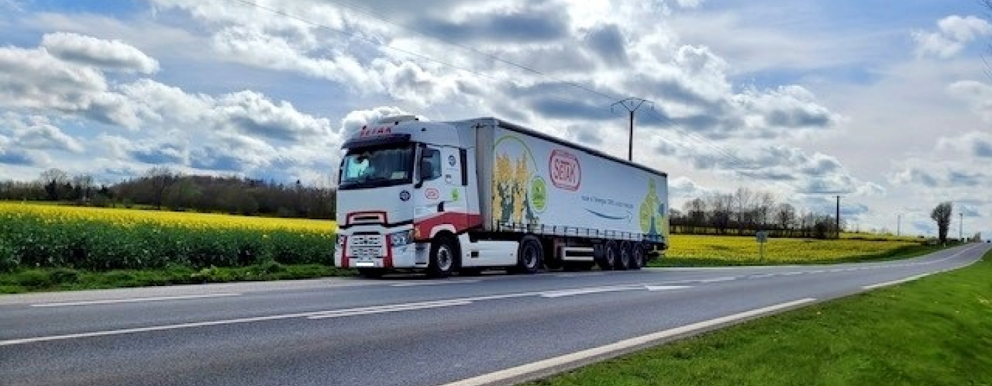 Camion SETAK sur une route
