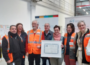 Remise du trophée "Ambassadeur de l'emploi" à Log'ins
